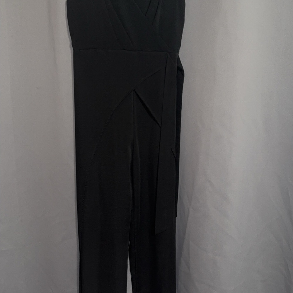 Sleek Black Jumpsuit with Fitted Silhouette